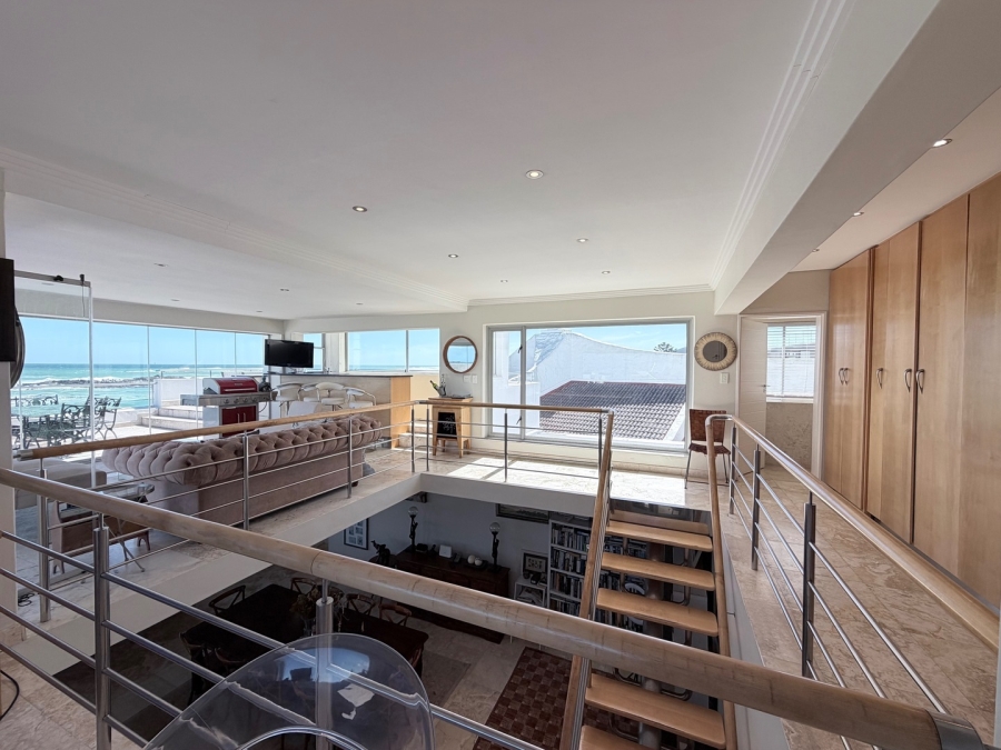 7 Bedroom Property for Sale in Bloubergstrand Western Cape